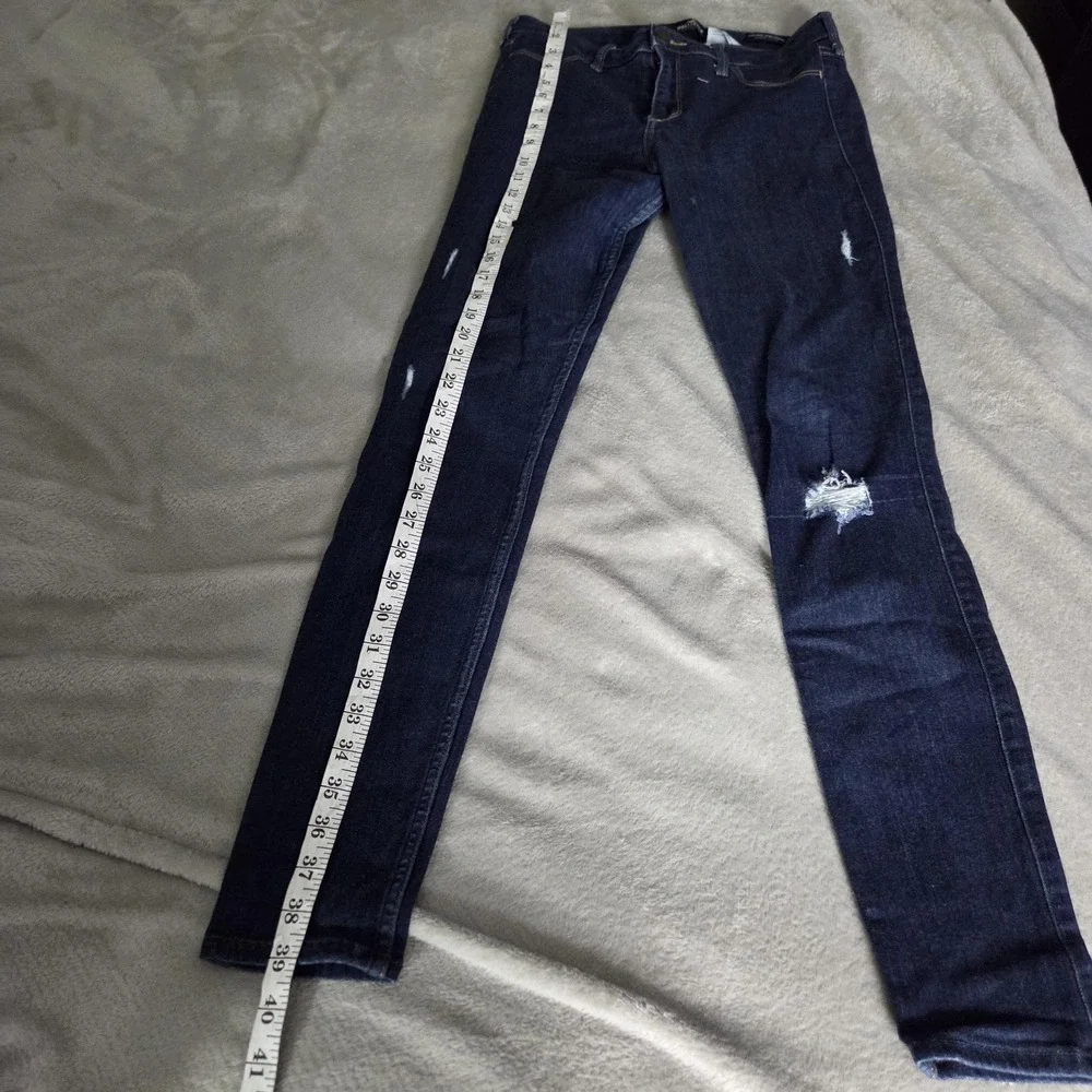Hollister brand style